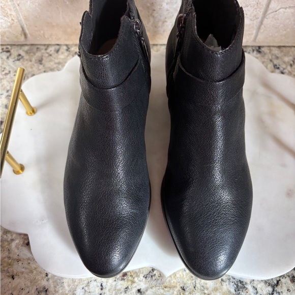 Clarks Women's Size 6 1/2 Boylan Dawn Black Leather SoftCushion Ankle Booties - Picture 6 of 13